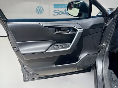 Used 2023 Toyota RAV4 XLE image 19