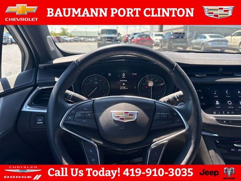 Used 2022 Cadillac XT5 Premium Luxury w/ Technology Package AWD/4WD image 13