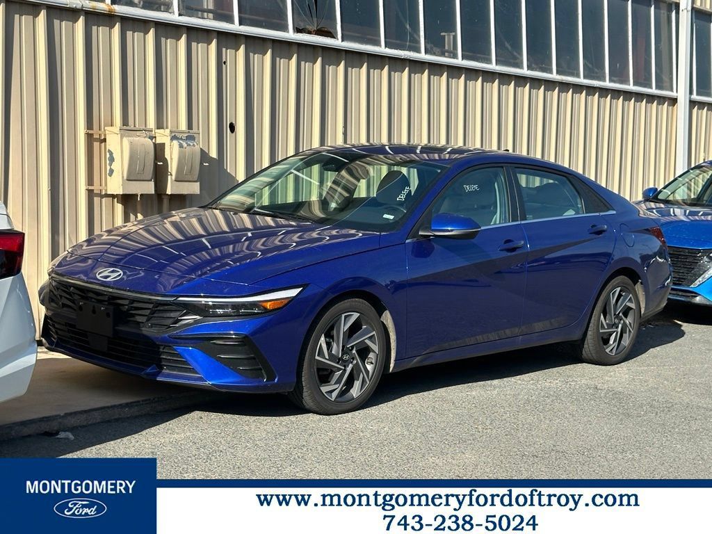 Used 2025 Hyundai Elantra Limited FWD image 1