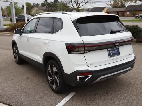 Used 2025 Volkswagen Taos SE AWD/4WD image 6