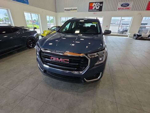 Used 2024 GMC Terrain SLE w/ Driver Convenience Package AWD/4WD image 2
