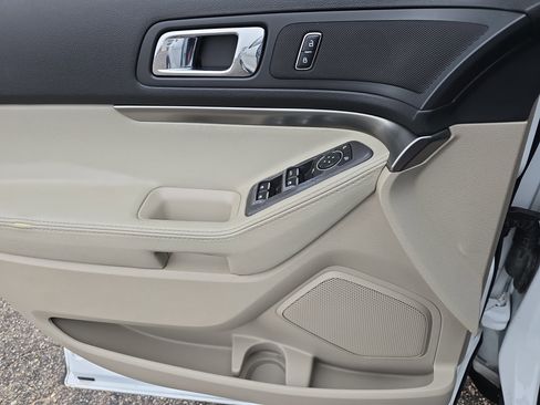 Used 2015 Ford Explorer FWD image 29