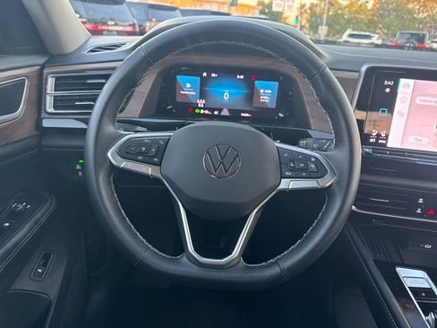 Used 2025 Volkswagen Atlas SE image 14