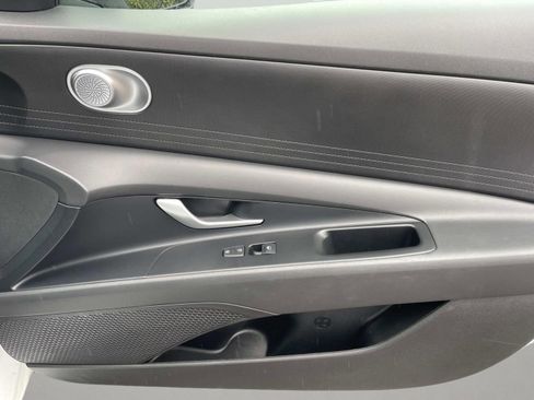 Used 2023 Hyundai Elantra SEL image 21