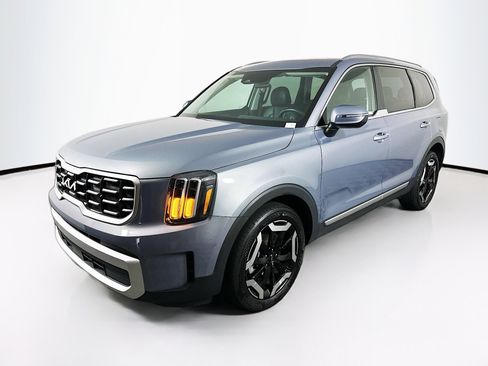 Used 2025 Kia Telluride S FWD image 3