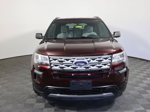 Used 2018 Ford Explorer XLT FWD image 2