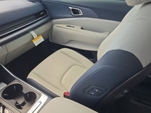 New 2026 Kia Carnival EX image 16