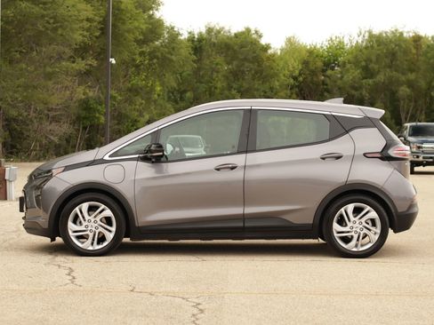 Used 2023 Chevrolet Bolt LT FWD image 4