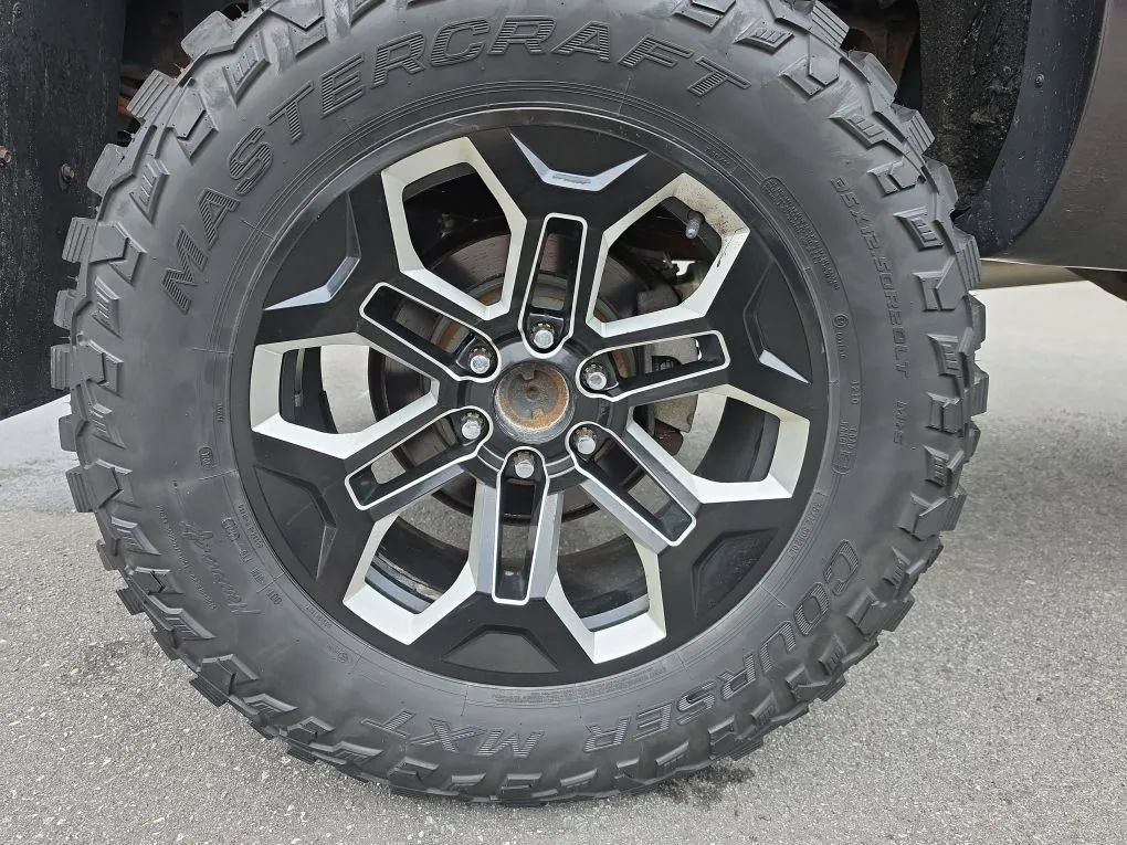 Used 2016 GMC Sierra 1500 SLT w/ SLT Preferred Package AWD/4WD image 12