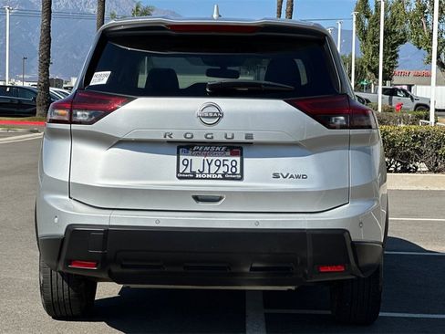Used 2024 Nissan Rogue SV image 5