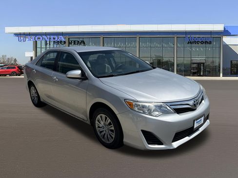 Used 2012 Toyota Camry LE FWD image 6