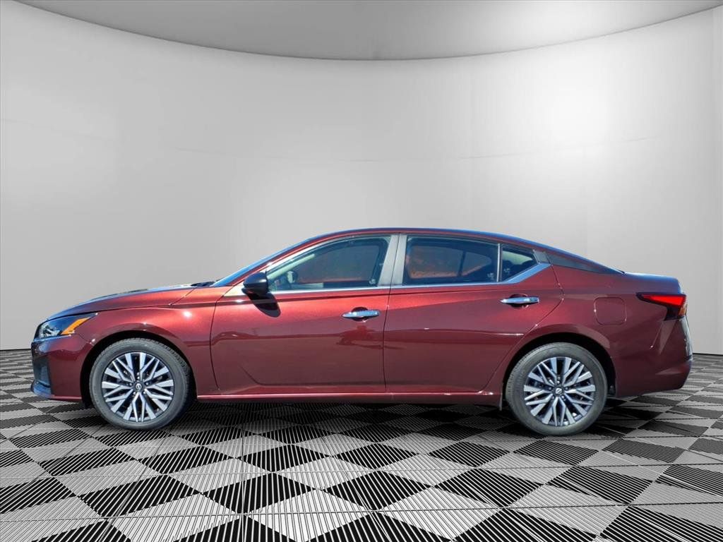 Used 2025 Nissan Altima 2.5 SV AWD/4WD image 24