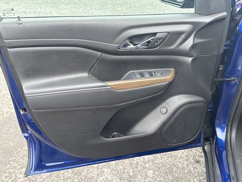 Used 2023 GMC Acadia SLE w/ Driver Convenience Package image 16