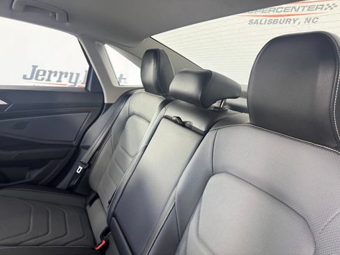 Used 2025 Volkswagen Jetta SEL FWD image 11
