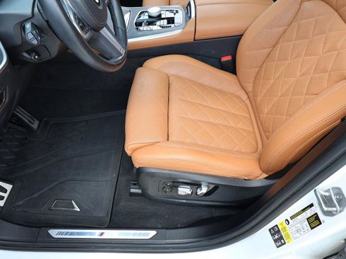 Used 2024 BMW X7 xDrive40i w/ M Sport Package AWD/4WD image 39