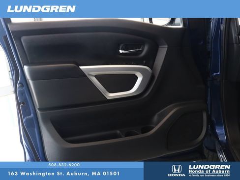 Used 2019 Nissan Titan SV AWD/4WD image 9