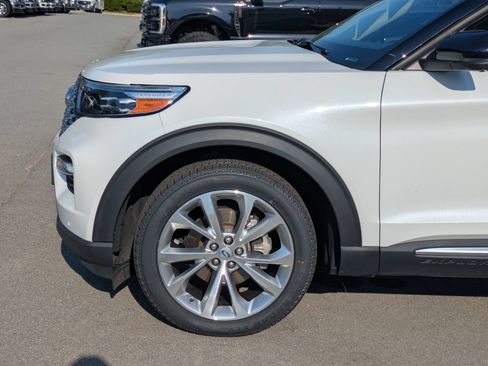 Certified 2023 Ford Explorer Platinum w/ Technology Package AWD/4WD image 11
