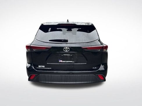 Used 2024 Toyota Highlander XLE FWD image 6