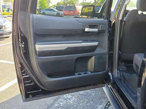 Used 2017 Toyota Tundra SR5 w/ SR5 Upgrade Package AWD/4WD image 13
