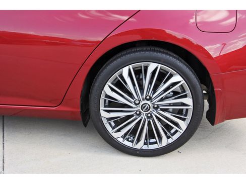 Used 2024 Nissan Altima 2.5 SL FWD image 32