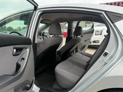Used 2014 Hyundai Elantra SE w/ Option Group 02 image 10