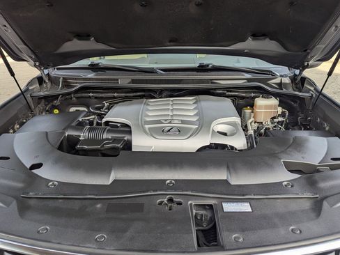 Used 2016 Lexus LX 570 4WD image 32