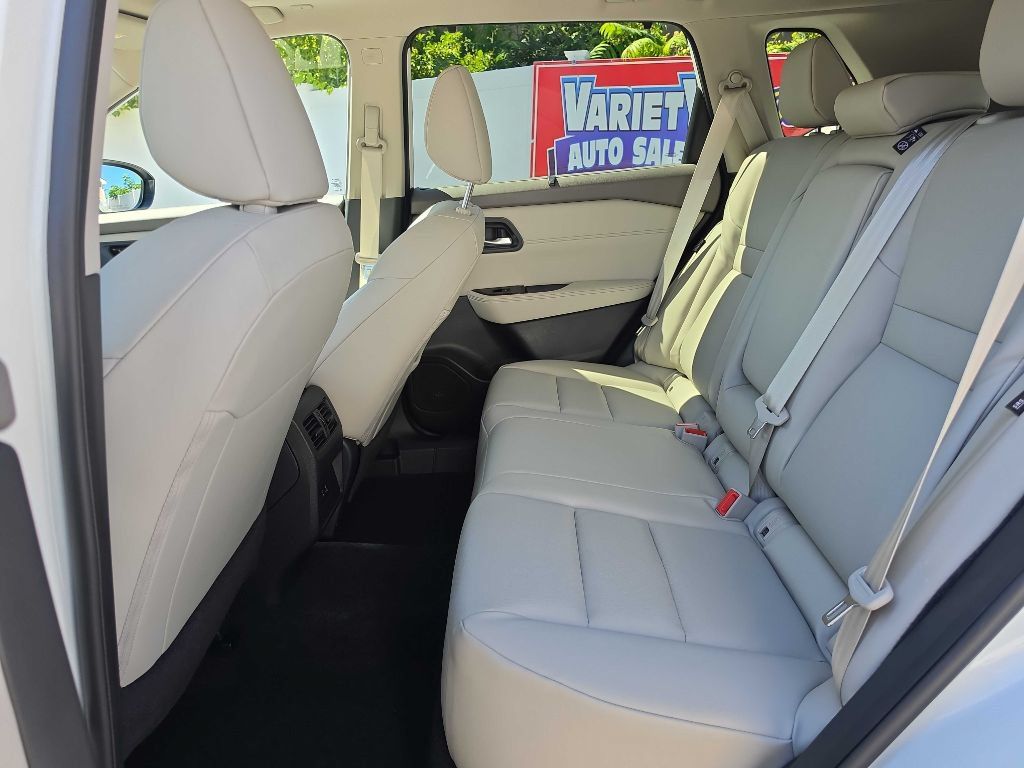 Used 2023 Nissan Rogue SV w/ SV Premium B Package AWD/4WD image 17