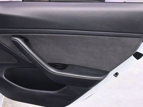 Used 2019 Tesla Model 3 Long Range image 16