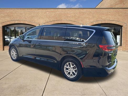 Used 2024 Chrysler Pacifica Touring-L FWD image 12