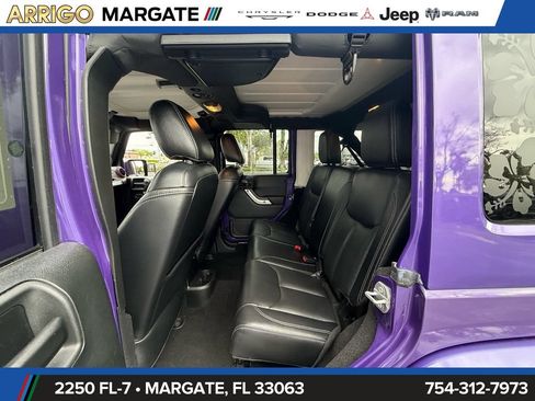 Used 2017 Jeep Wrangler Unlimited Sahara w/ Connectivity Group AWD/4WD image 11