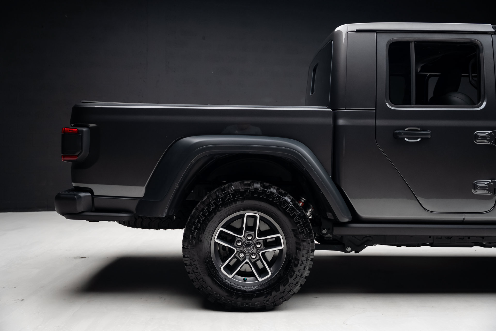 Used 2025 Jeep Gladiator Mojave w/ Steel Bumper Group AWD/4WD image 33
