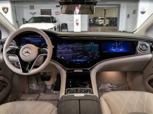 Used 2023 Mercedes-Benz EQS 580 4MATIC Sedan image 11