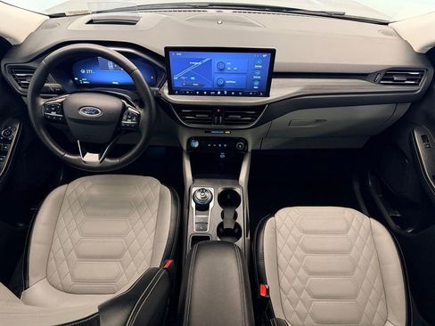 Used 2023 Ford Escape Platinum w/ Premium Technology Package image 17