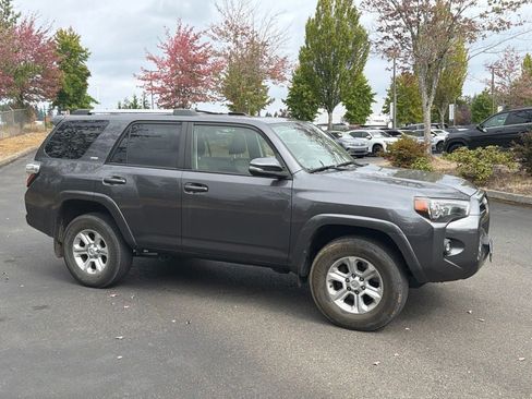 Used 2021 Toyota 4Runner SR5 Premium w/ Moonroof Package AWD/4WD image 3