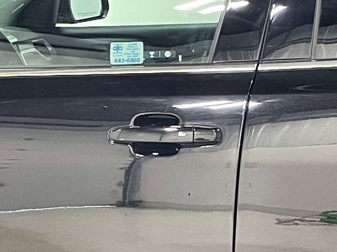 Used 2023 GMC Acadia SLT image 17