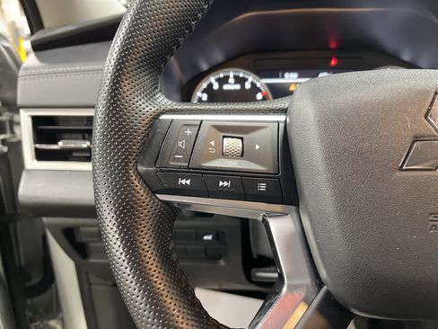 Used 2024 Mitsubishi Outlander SE image 19