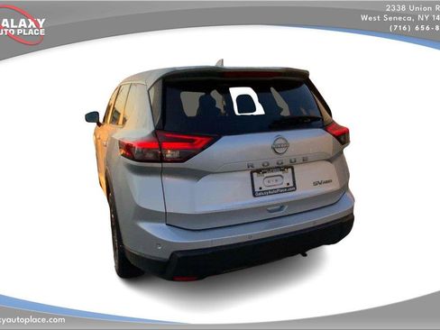 Used 2024 Nissan Rogue SV AWD/4WD image 7