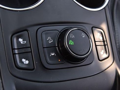 Used 2024 GMC Terrain SLT image 18