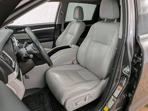 Used 2016 Toyota Highlander XLE AWD/4WD image 12