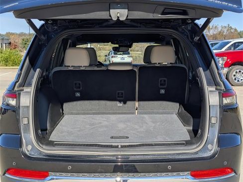 Used 2023 Jeep Grand Cherokee Limited image 9