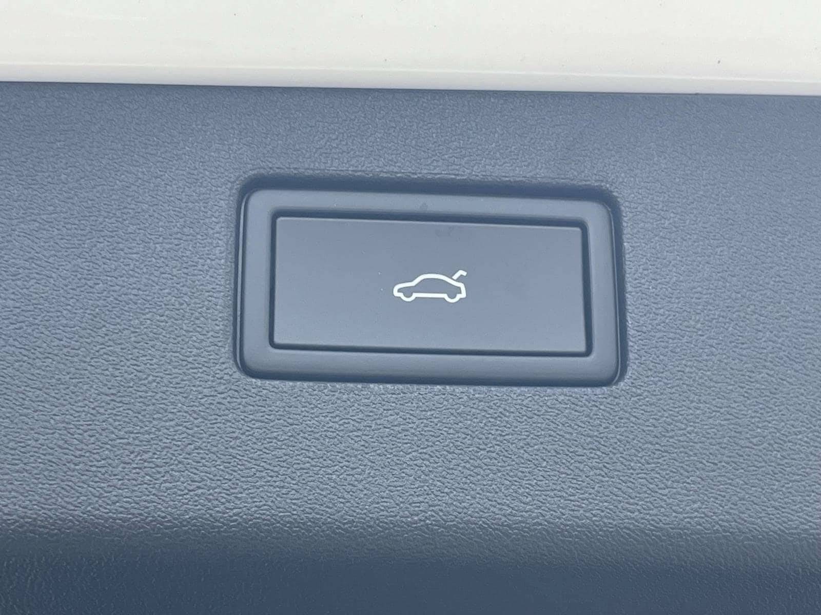 New 2026 Volkswagen Tiguan SE R-Line FWD image 11
