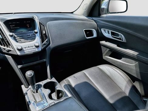 Used 2017 Chevrolet Equinox Premier w/ Enhanced Convenience Package FWD image 24