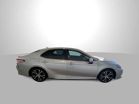 Used 2020 Toyota Camry SE image 9