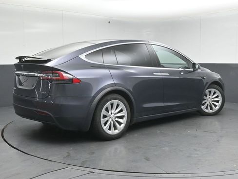 Used 2018 Tesla Model X 75D image 7