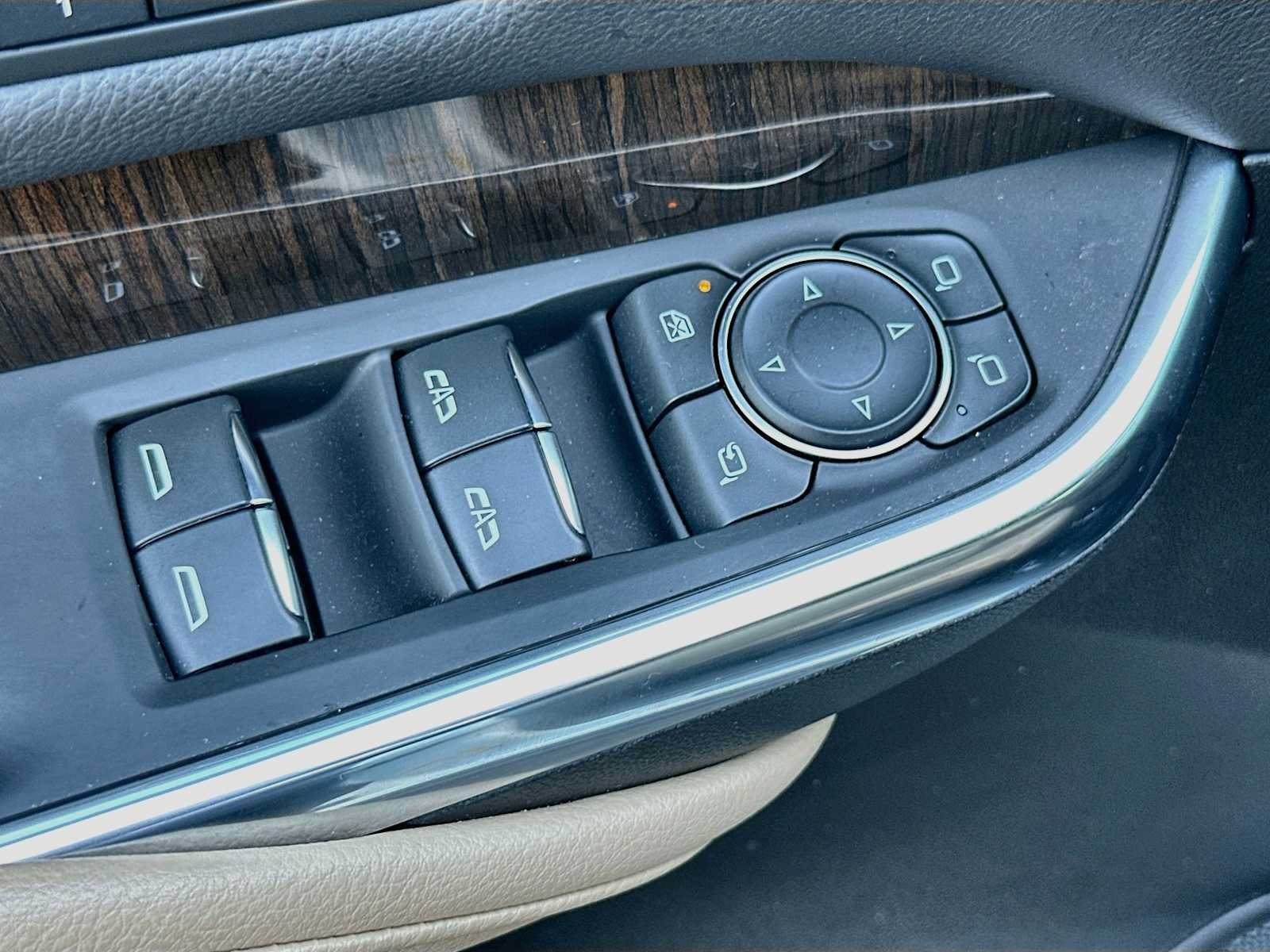 Used 2024 Cadillac XT4 Premium Luxury w/ Cold Weather Package FWD image 18