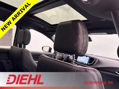 Used 2023 Chrysler Pacifica Limited w/ S Appearance Package image 13