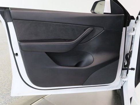 Used 2021 Tesla Model Y Long Range image 16