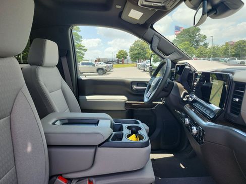 New 2026 GMC Sierra 2500 SLE AWD/4WD image 9