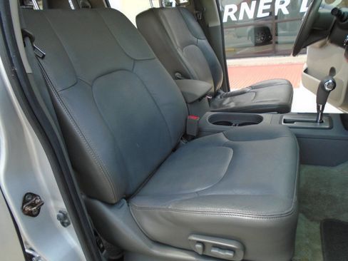 Used 2014 Nissan Frontier SL RWD image 12