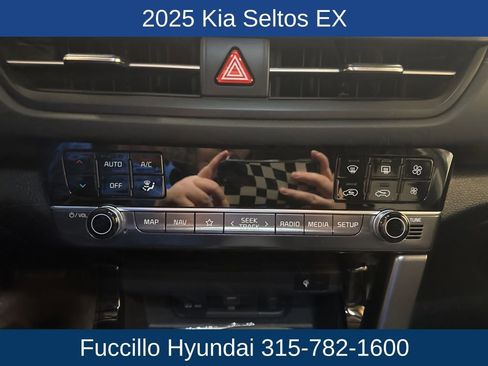 Used 2025 Kia Seltos EX image 19